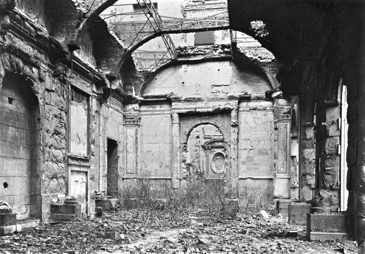 Ruinas de la Cour des Comptes durante la Comuna de París, 1871 de French Photographer