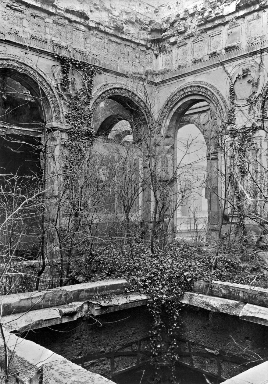 Ruinas de la Cour des Comptes durante la Comuna de París, 1871 de French Photographer