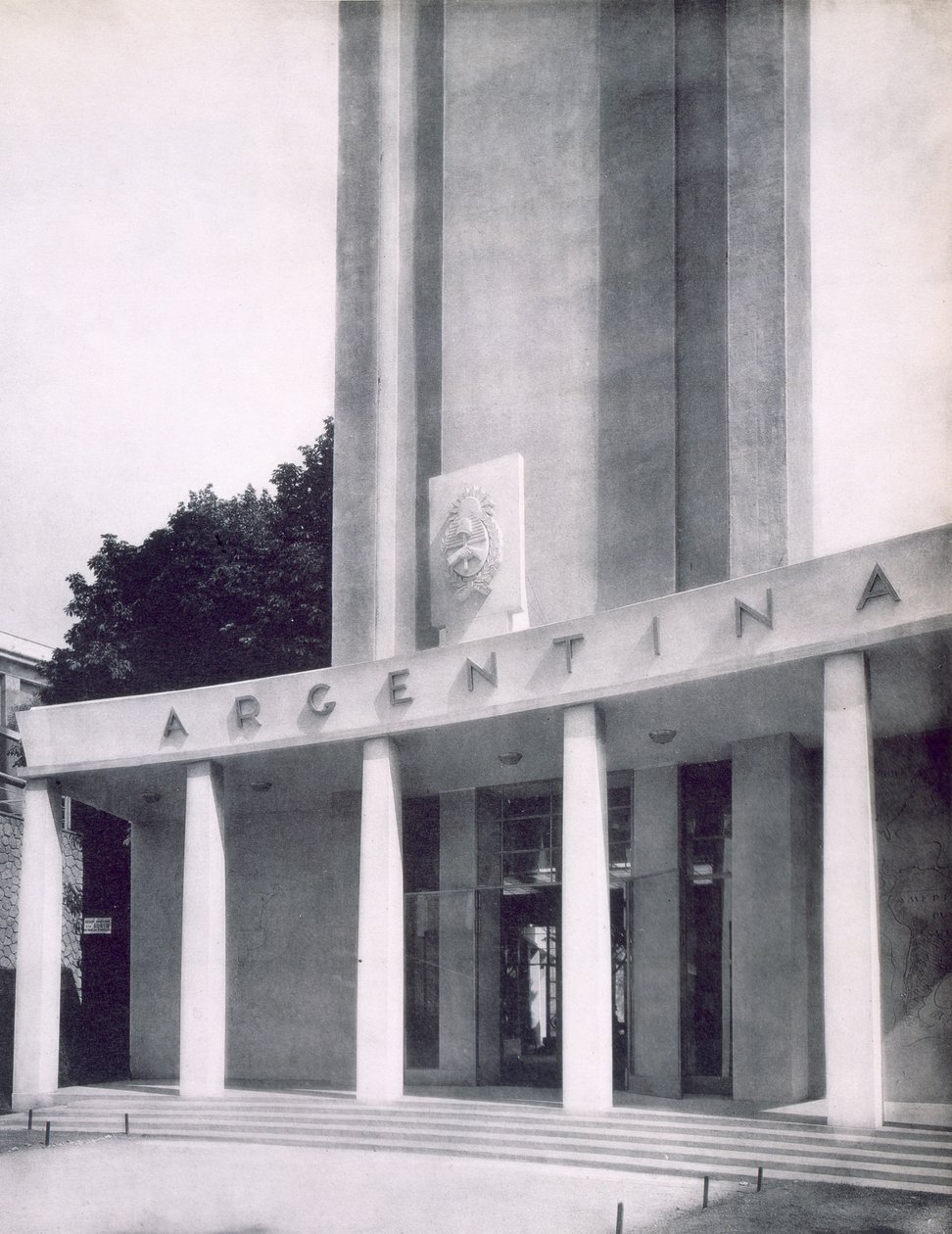 El edificio argentino en la Exposición Internacional de París, 1937 de French Photographer