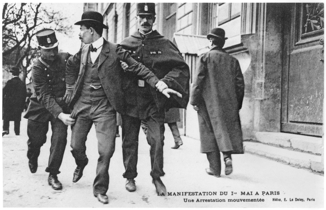 La manifestación del 1 de mayo en París, un arresto bullicioso, postal de E.Le Deley (helio) de French Photographer