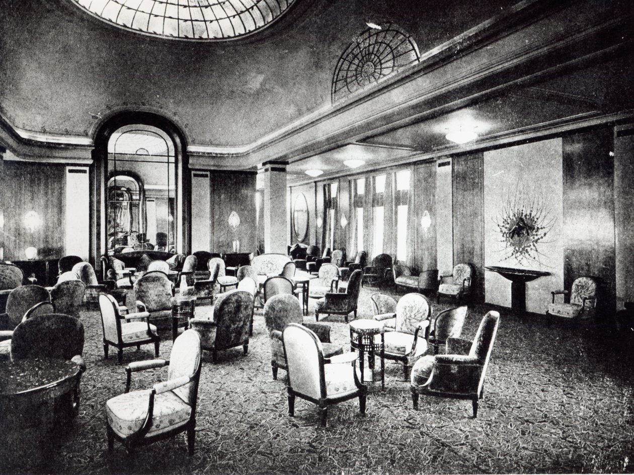 El Gran Salón en el transatlántico París, julio de 1921 de French Photographer