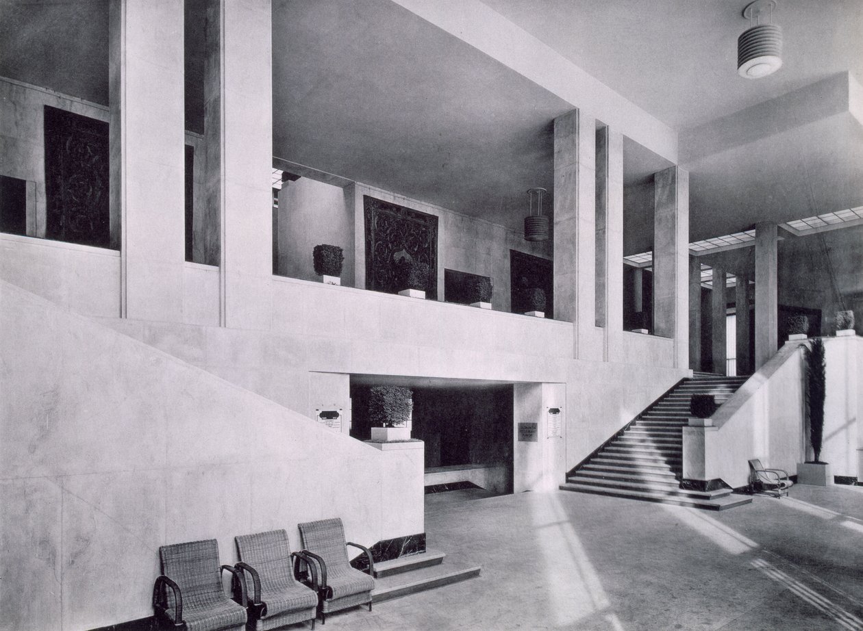El Museo de Arte Moderno en la Exposición Internacional de París, 1937 de French Photographer