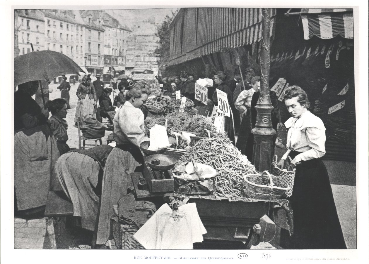 El comerciante callejero en la rue Mouffetard, París, 1896 de French Photographer