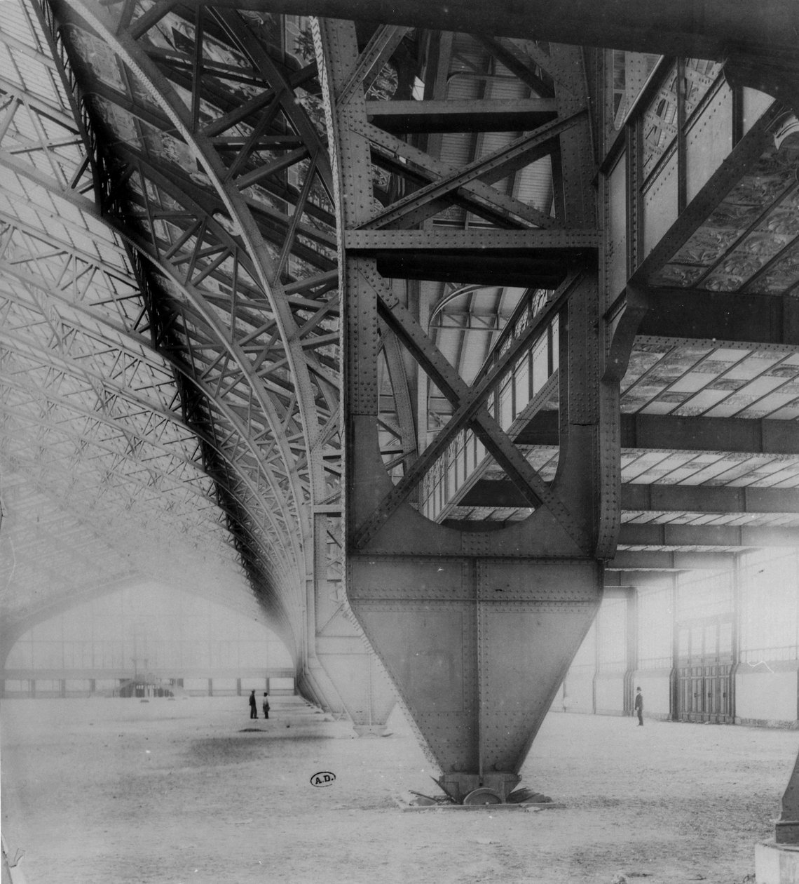 Vista del interior del Palais des Machines, construido para la Exposición Universal de 1889 de French Photographer