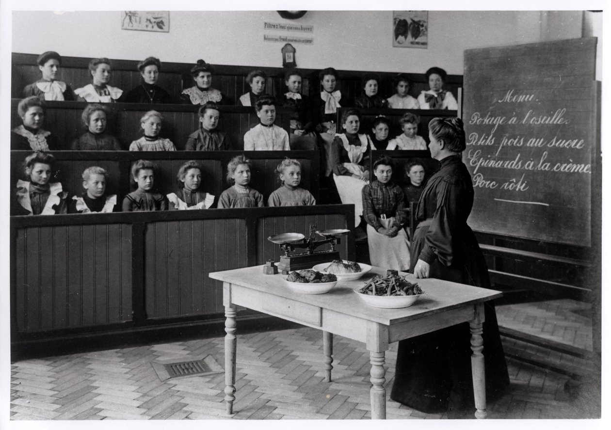 Niñas en una clase de cocina de French Photographer
