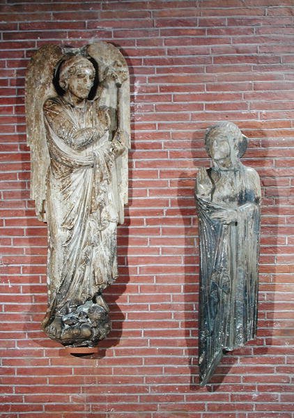 Figuras de la Anunciación, del exterior de Saint-Sernin, Toulouse, c.1200 de French School