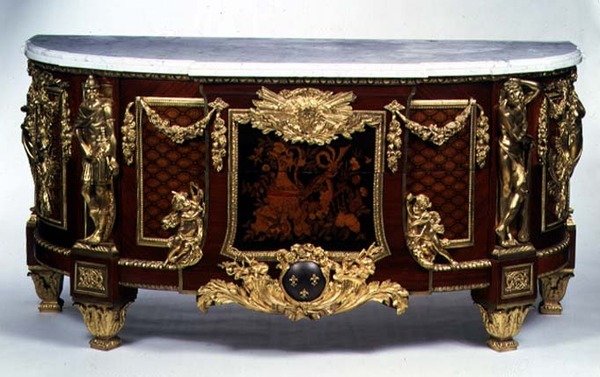 Cómoda bombe de la Regencia Francesa con monturas de ormolú, 1720 de French School