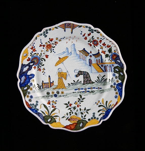 Plato con decoración de estilo chino, fabricado en Rouen (cerámica) de French School