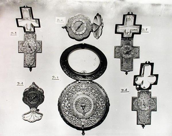Seis relojes abiertos (metal) de French School