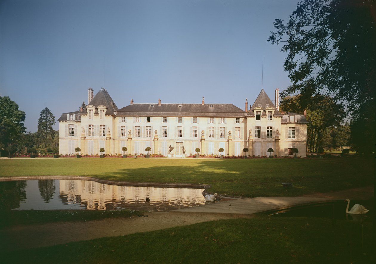 Vista de la fachada del jardín, construida en 1622 de French School