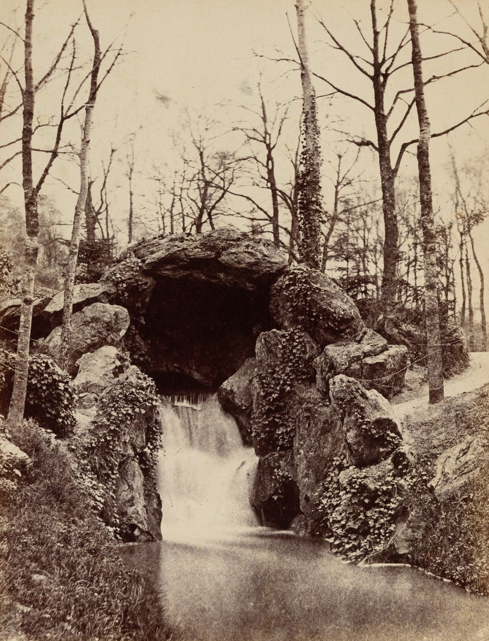 Cascada en el Bois de Boulogne,c. 1855 (foto) de French Photographer