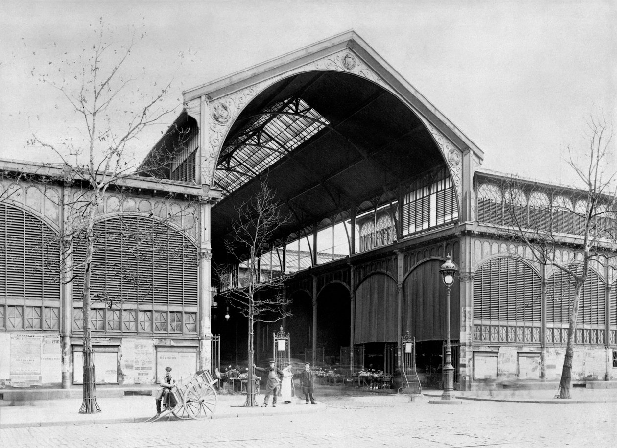 Entrada a un pabellón del mercado central de Les Halles, París, c.1900 de French Photographer