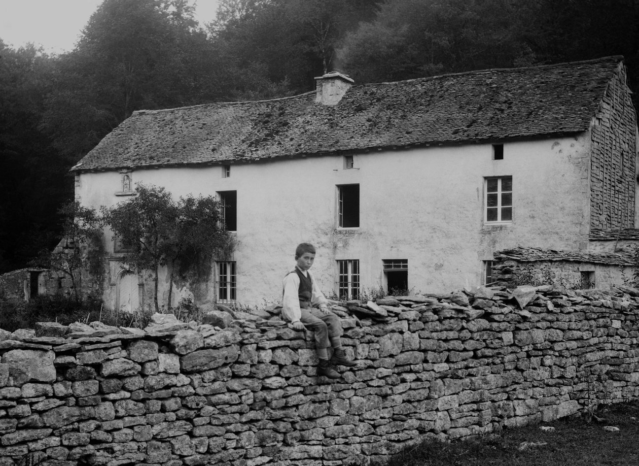 Granja en las cercanías de Bourmont en Haute Marne, c.1880 de French Photographer