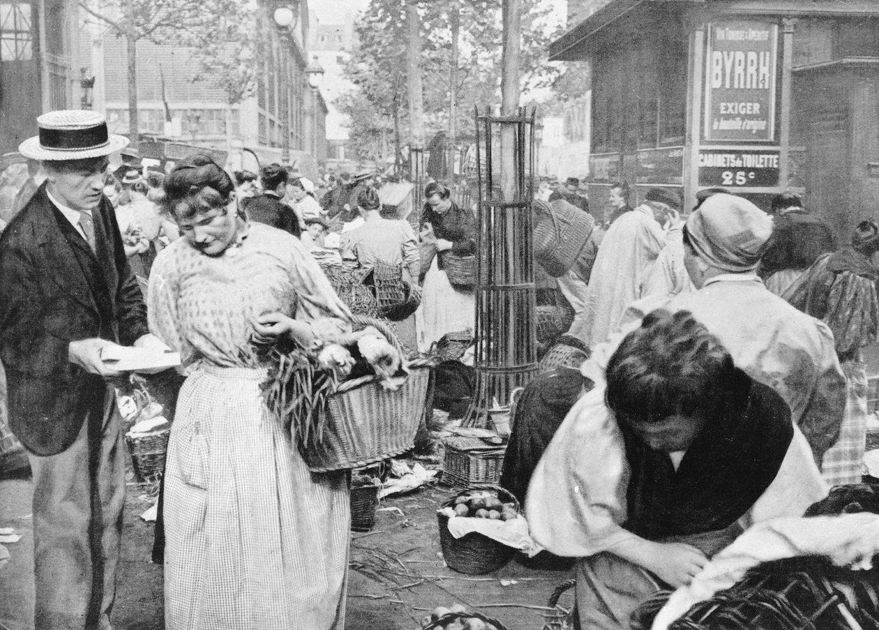 Vendedor ambulante entre compradores y vendedores, Les Halles, París, 1896 de French Photographer