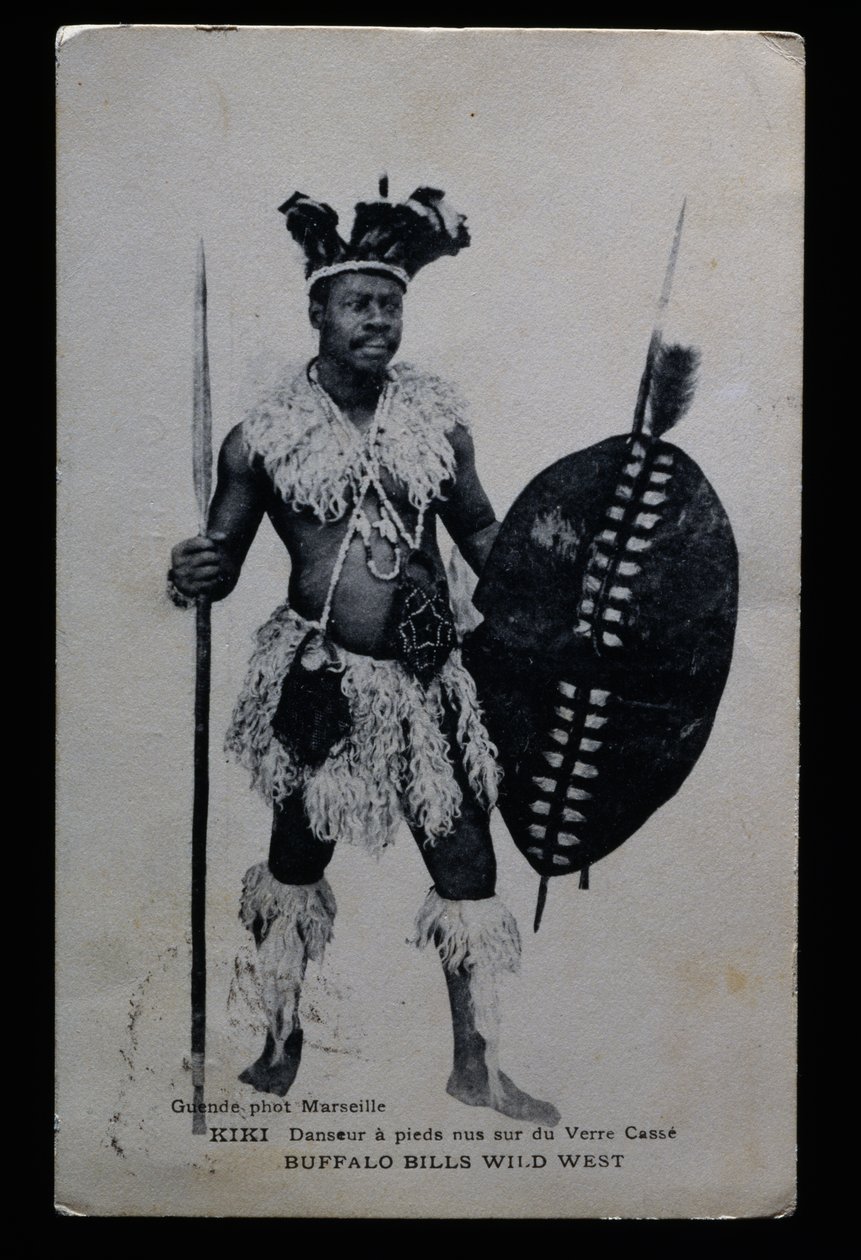 Kiki, bailarina que actuaba descalza sobre vidrio roto, Buffalo Bill (William Frederick Cody) de French Photographer