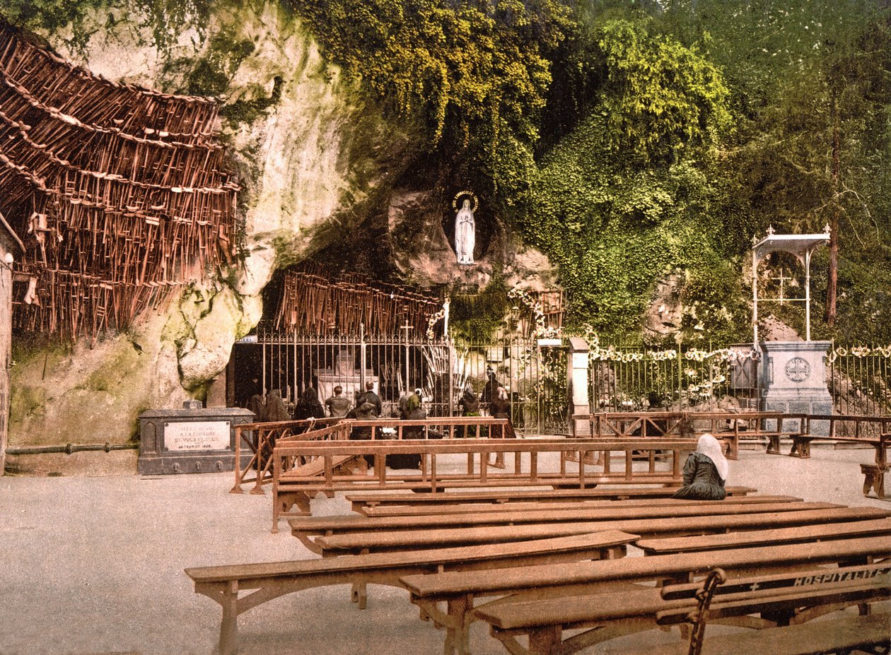 Nuestra Señora de Lourdes, 1890-1900 de French Photographer