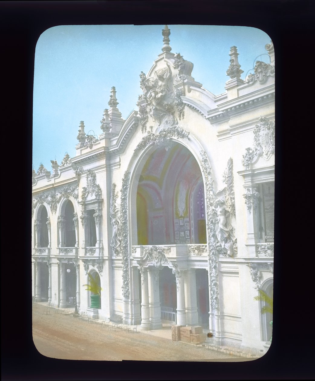 Exposición de París: Palacio de Artes Decorativas, París, Francia, 1900 de French Photographer