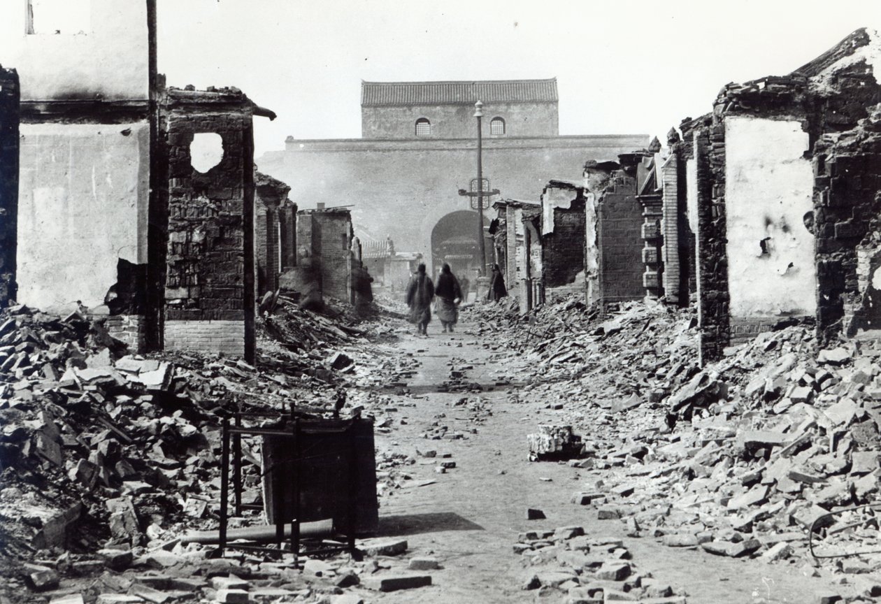 La destrucción en China durante la Rebelión de los Bóxers de 1900 de French Photographer