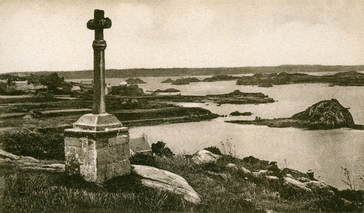 Isla de Bréhat: Croix St Michel y los islotes de Kerpont, principios del siglo XX (foto b/n) de French Photographer