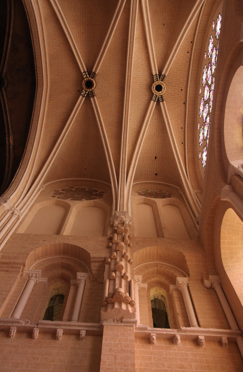Vista interior de la bahía más occidental frente a la ventana de la rosa de French School