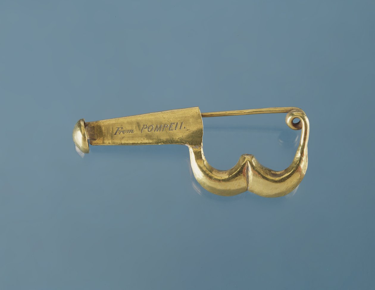 Broche en estilo pompeyano perteneciente a Caroline Murat de French School