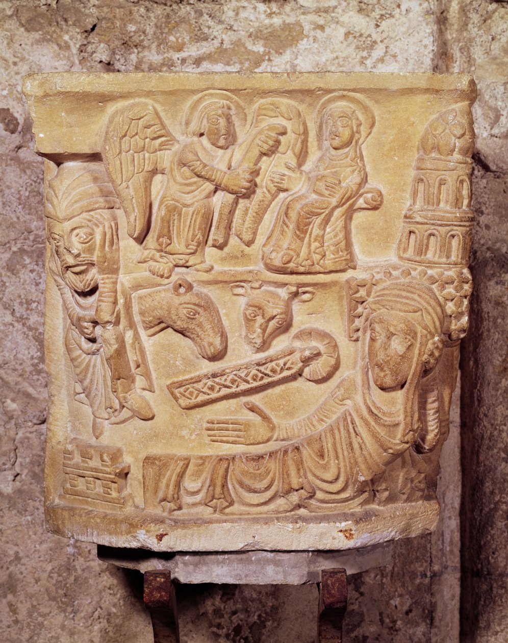 Capitel que muestra La Anunciación y la Natividad de French School