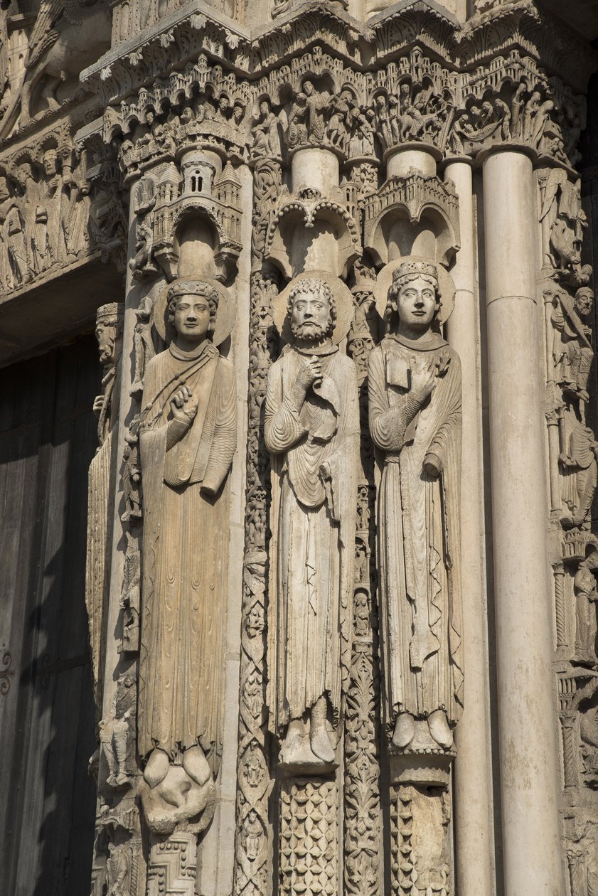 Catedral de Chartres, detalle del estallido izquierdo de la bahía a la derecha de la puerta real, de izquierda a derecha, un rey, Roland, Luis VII de French School