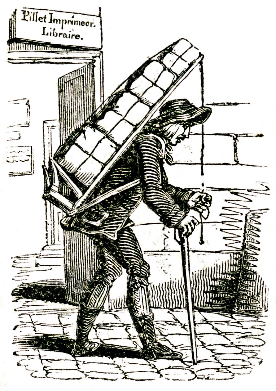 Comisionado (mensajero) en el siglo XIX saliendo del librero Pillet en París, llevando una carga de libros a la espalda. de French School
