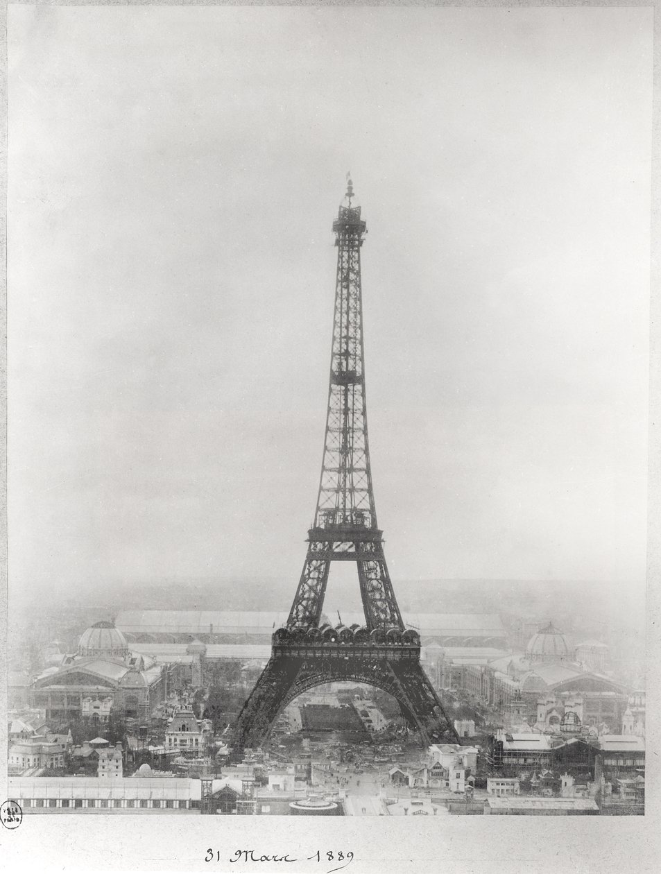 Construcción de la Torre Eiffel, París, 31 de marzo de 1889 de French School