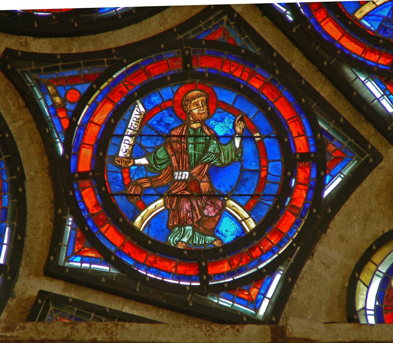 (detalle) de la ventana rosa este: San Pedro de French School