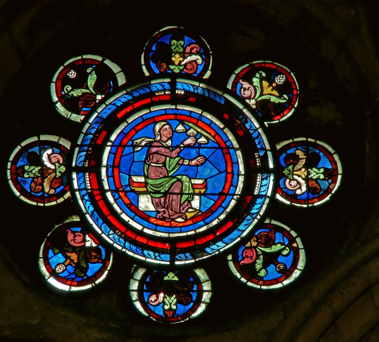 (detalle) de la ventana rosa norte que representa la Música de las Artes Liberales de French School