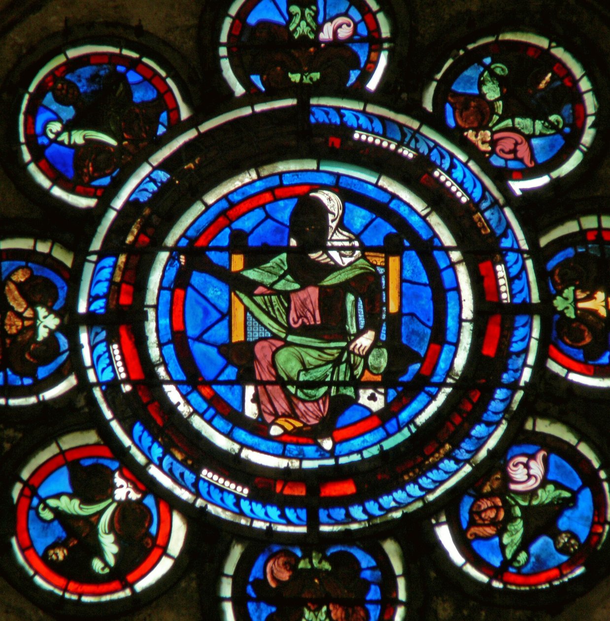 (detalle) de la ventana rosa norte que representa las Artes Liberales de French School