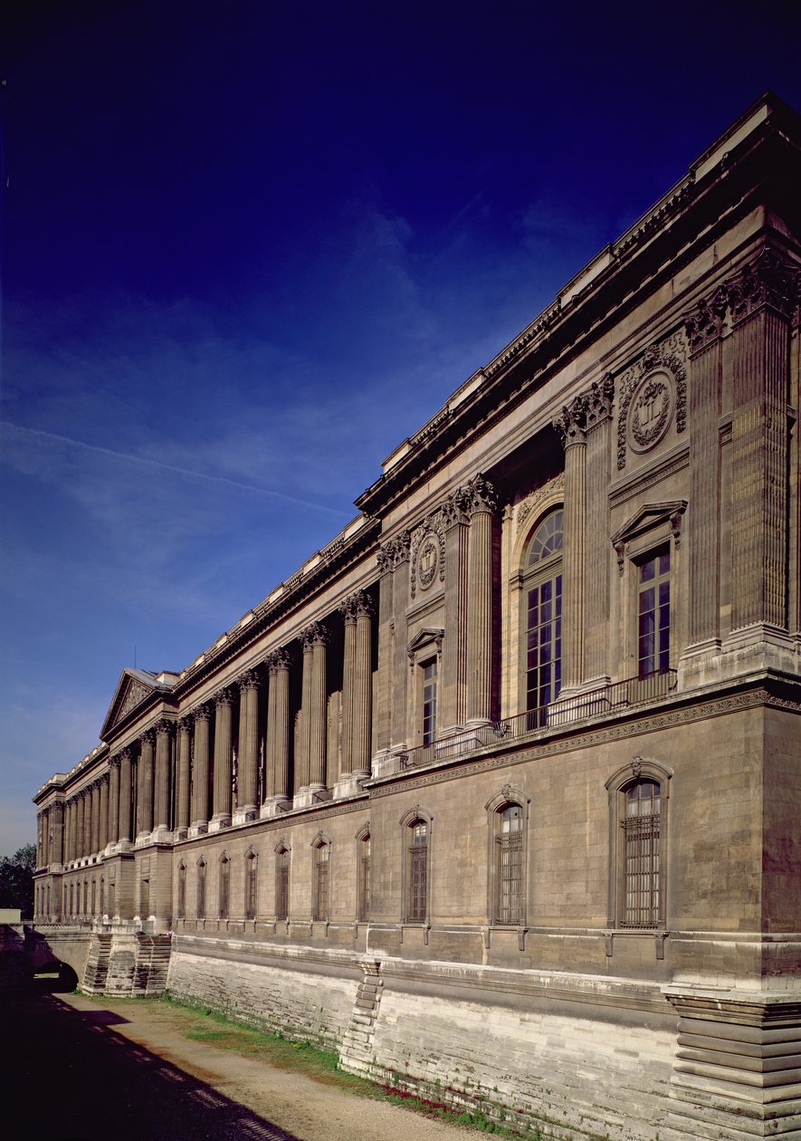 Fachada este, entrada principal y columnata diseñada por Claude Perrault y otros, comenzada en 1678, completada por Jacques Germain Soufflot en 1774 de French School
