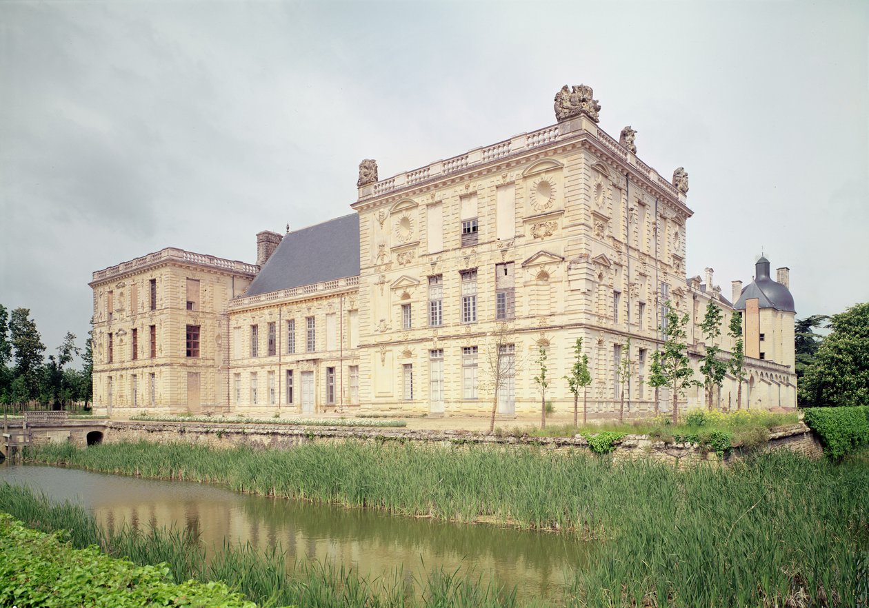 Vista exterior del castillo, construido entre 1518-49 de French School