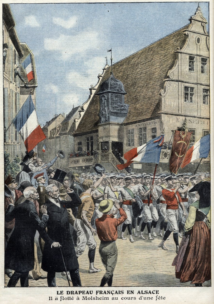 Bandera francesa ondeando nuevamente en las calles de Molsheim, Alsacia, durante la feria deportiva en 