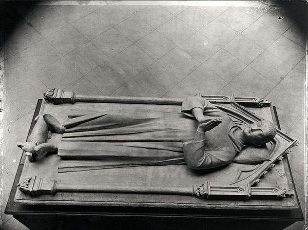 Estatua funeraria de Luis de Francia (1243-60), hijo mayor de San Luis, de la Abadía de Royaumont (reproducción en yeso de una tumba en la Basílica de Saint-Denis) de French School