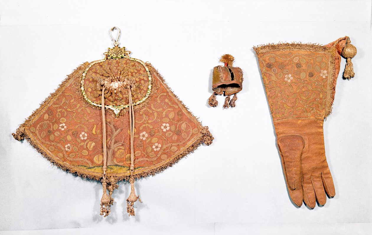 Conjunto de cetrería de bolsa, guante y capucha, francés, 1600-25 de French School