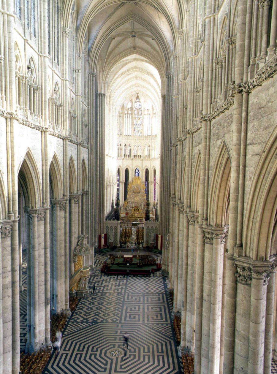 Interior de la Catedral de Amiens de French School