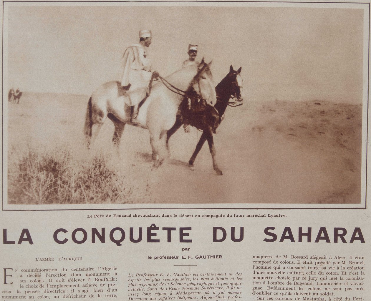 El padre Charles de Foucauld (1858-1916) cabalgando en el desierto con el futuro mariscal Hubert Lyautey (1854-1934) - en “Vu”, diciembre de 1929 de French School