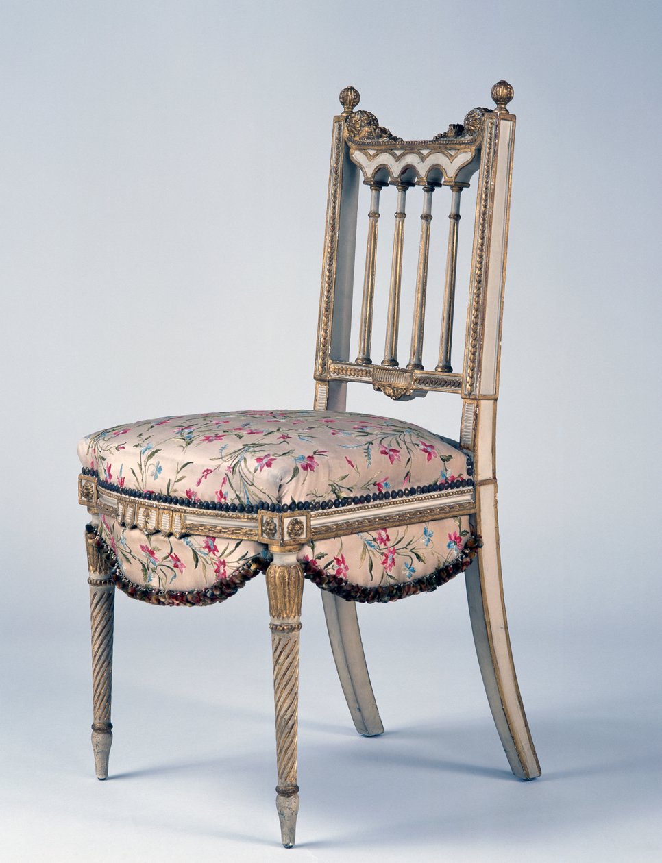 Silla de madera dorada estilo Luis XVI del Segundo Imperio (Napoleón III) con seda de Lyon, segunda mitad del siglo XIX, Francia de French School
