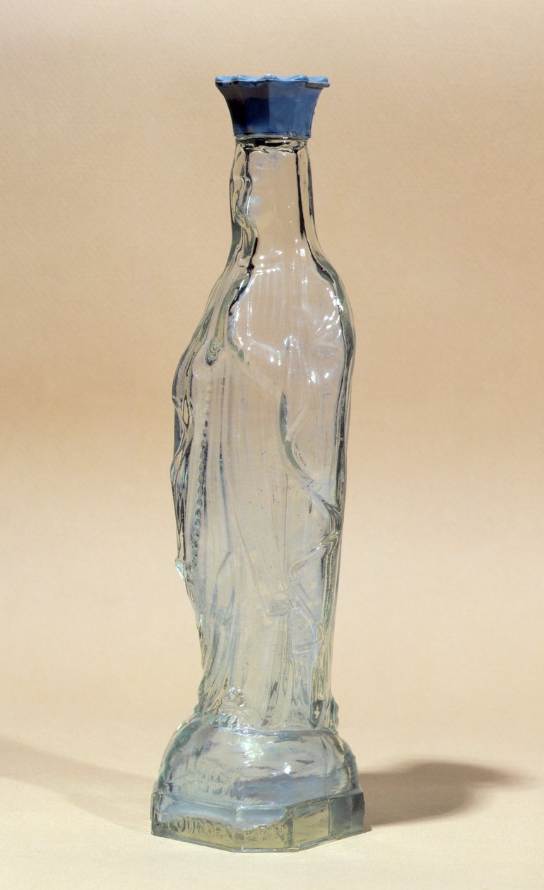 Agua de Lourdes en una botella con forma de la Virgen María de French School