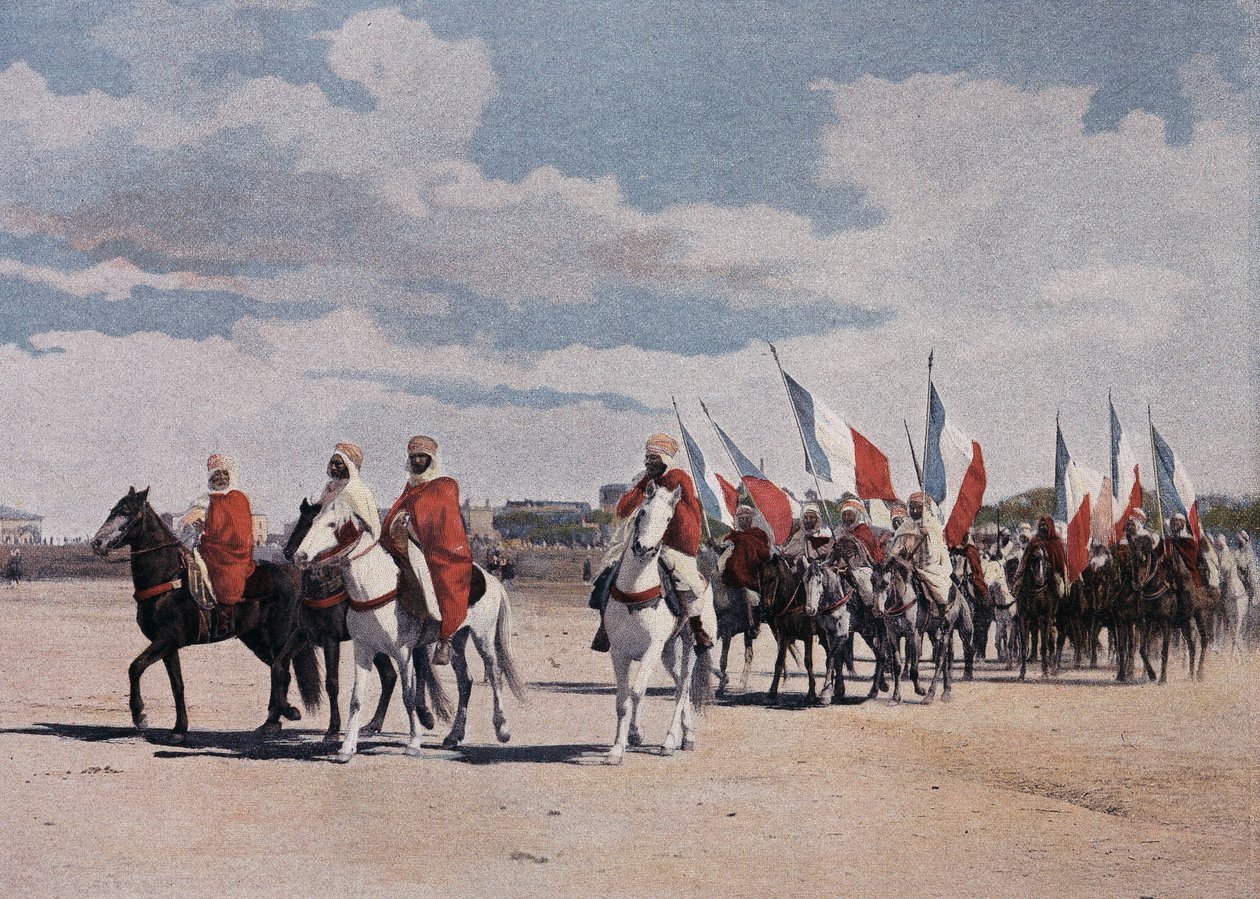 Spahis nativos yendo a una fantasía con gran pompa, banderas desplegadas - en “Álbum Militar” - Spahis de French School