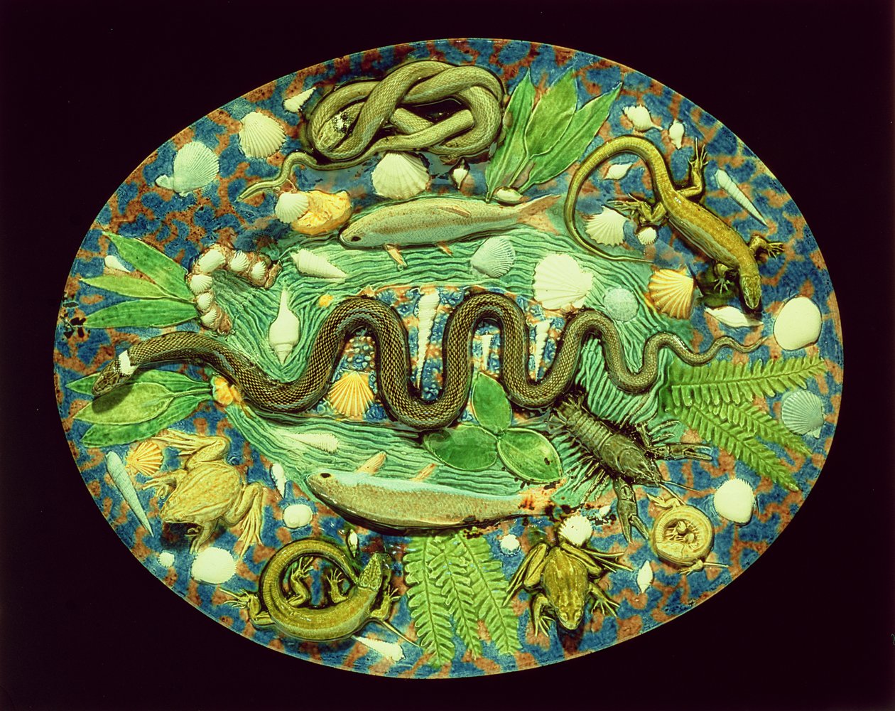 Plato Ovalado con Peces y Reptiles, reproducción de Bernard Palissy ware de French School