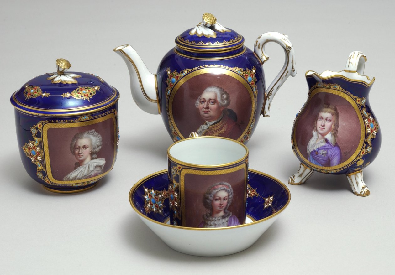 Parte de un servicio de té con retratos de Luis XVI (1754-93) y María Antonieta (1755-93), Sevres, Francia, c.1789 de French School