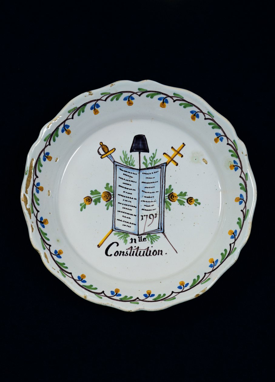Plato adornado con el Libro de la Constitución, asociado con los Tres Órdenes, 1791 de French School