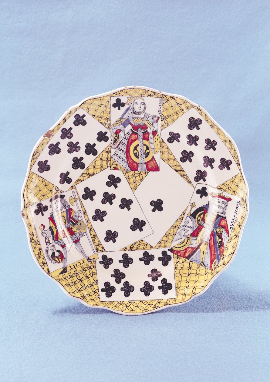 Plato decorado con un trampantojo de cartas de juego del siglo XVIII, Lille (faience) de French School