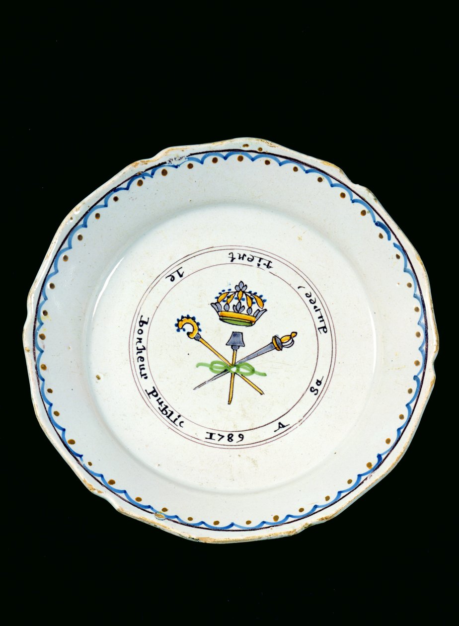 Plato decorado con los Tres Órdenes bajo la corona real, 1789 de French School