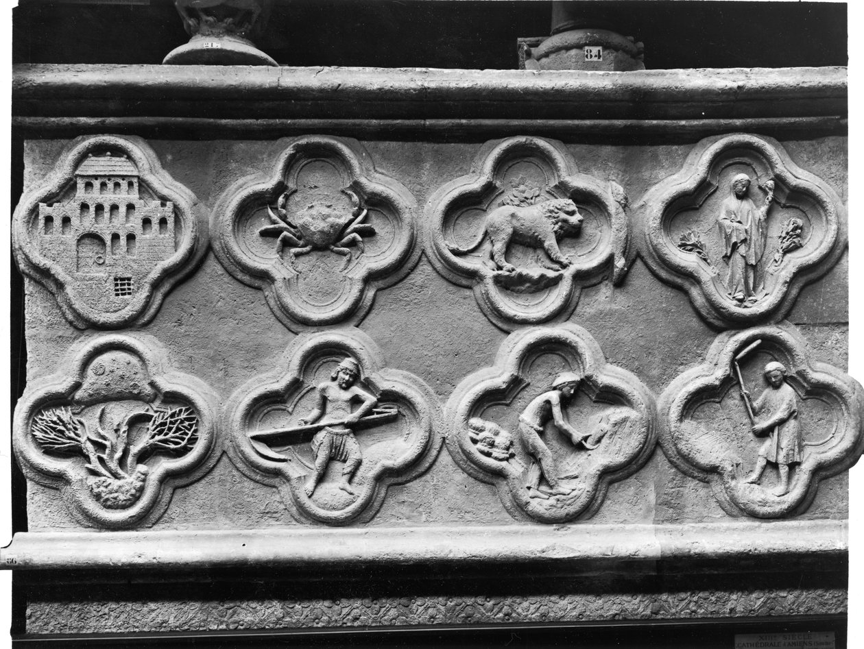 Cuatrofoilos del Profeta Ageo: el Templo reconstruido, y la Tierra seca, y cuatrofoilos con los Signos del Zodiaco y los Trabajos del Año, de la Catedral de Notre-Dame en Amiens de French School