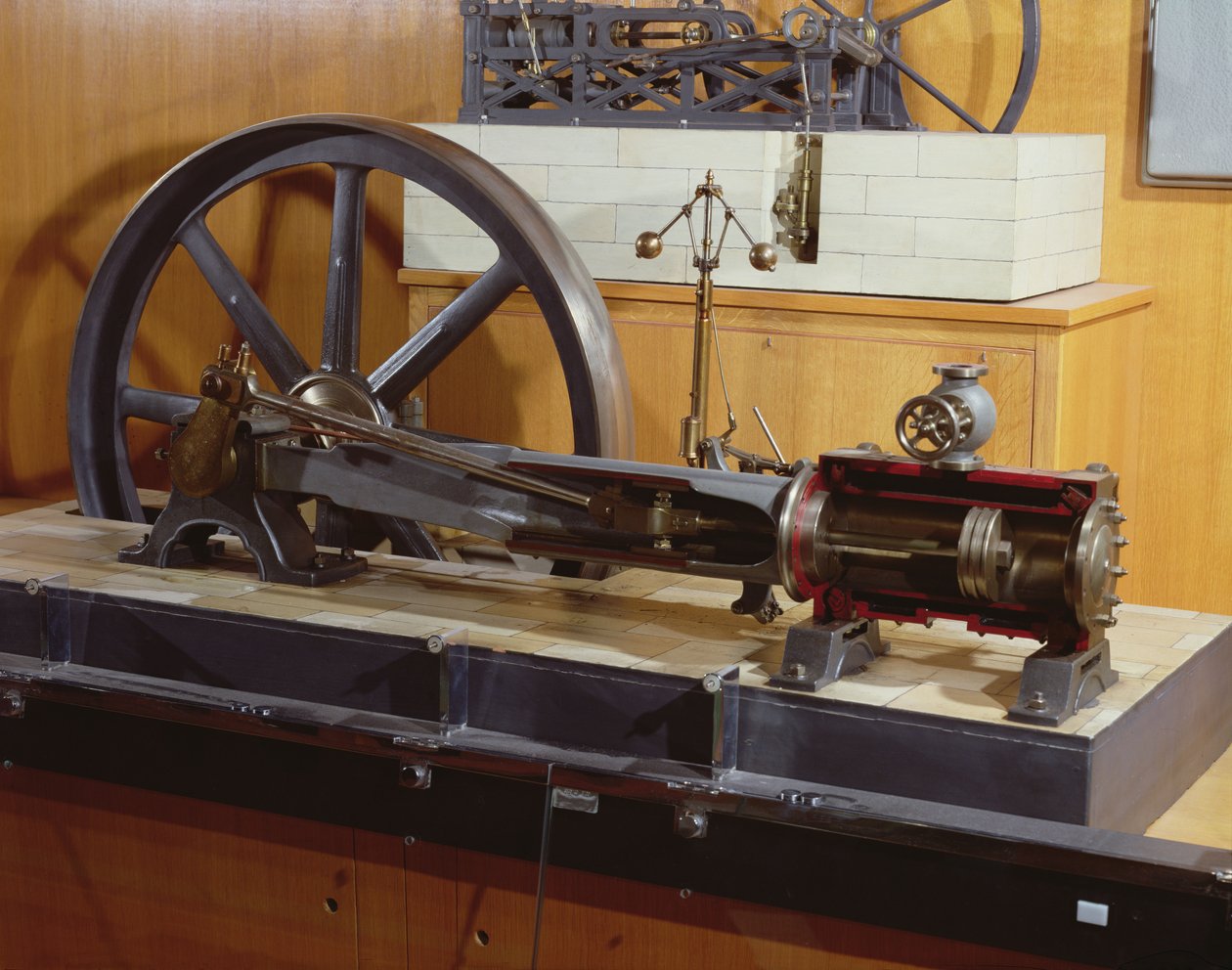 Reconstrucción de la máquina de vapor inventada por George Henry Corliss de French School