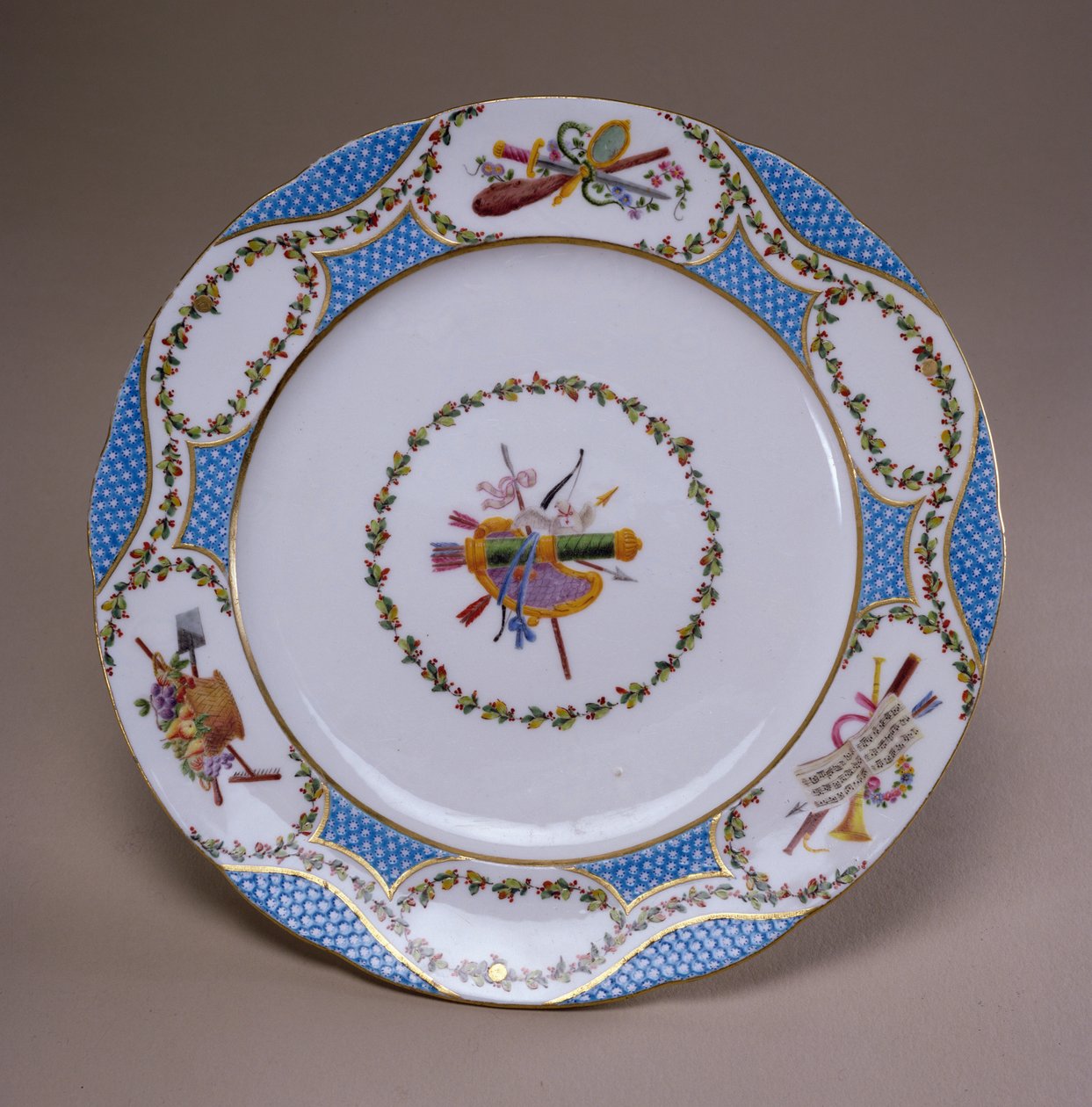Plato de servicio de postre de Sèvres, del Servicio de Melbourne, 1770 de French School